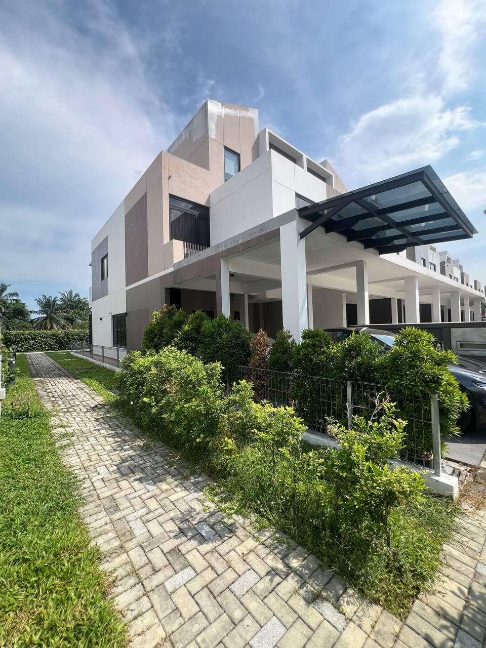End Lot Townhouse Sunway Citrine Lakehomes – photo 1