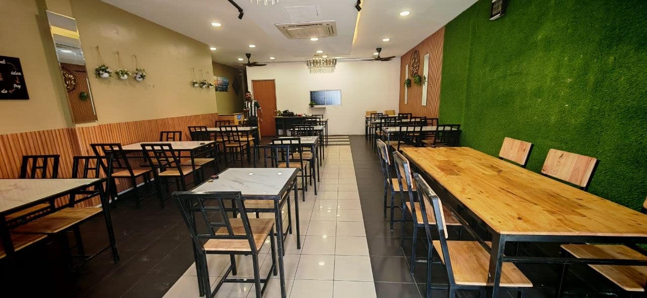 Ground Floor of Double Storey Shoplot Taman Universiti – photo 1