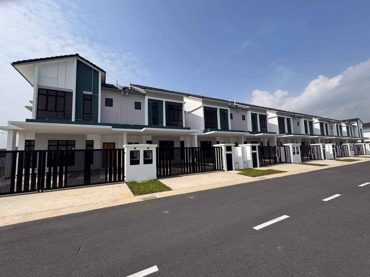 For Sale(WN 3090)
🏡Iconia Garden Residence @ Impi…