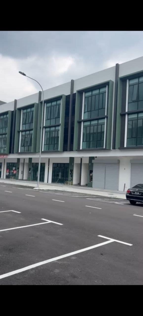 3-Storey Shoplot Permas Avenue – photo 1