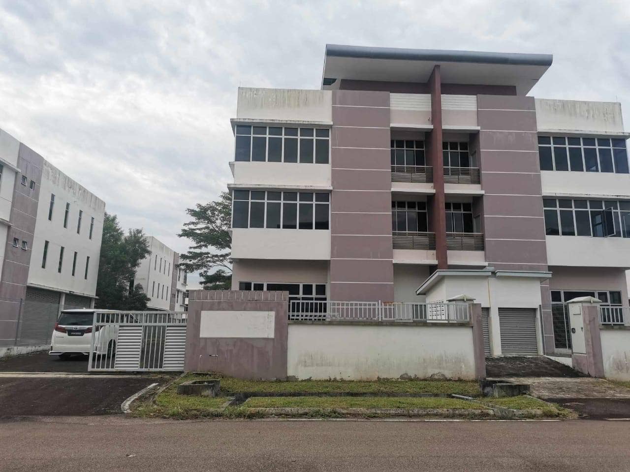 3-Storey Semi-Detached Factory I-Parc, Gelang Patah – photo 1
