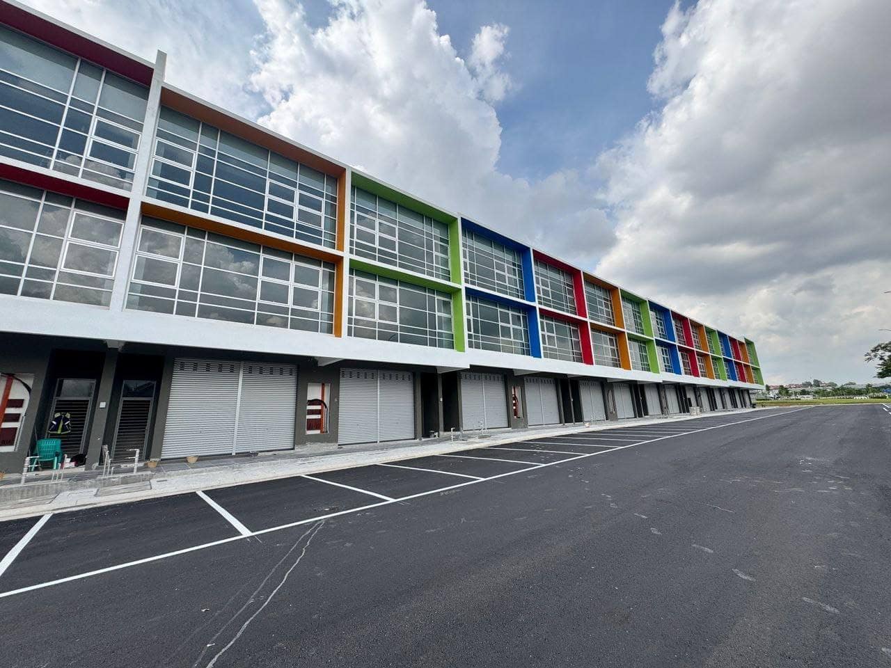 3-Storey Intermediate Shoplot Dato Onn – photo 1