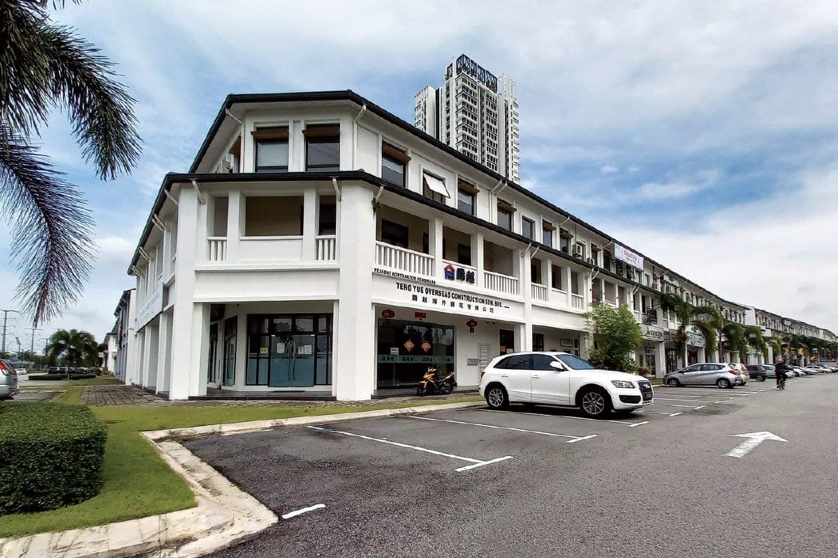 3-Storey Shoplot Eco Botanic – photo 1