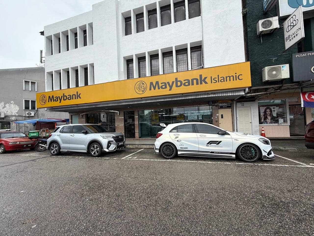 3-Storey Shoplot Taman Pelangi – photo 1