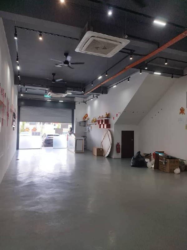 3 Storey Shop Lot Austin Crest Jalan Jaya Putra 7/8 – photo 1