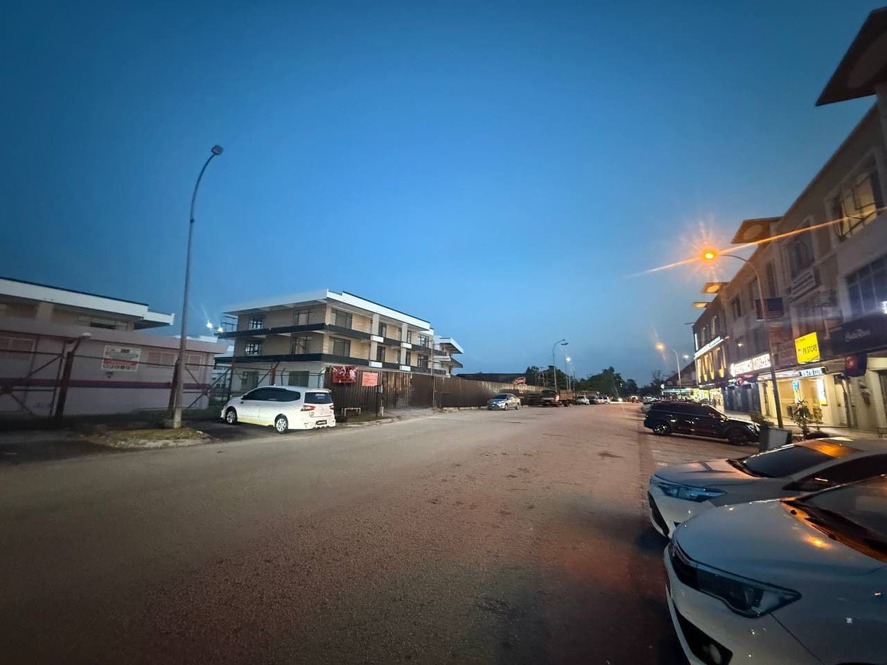 Triple Storey Shoplot Taman Daya