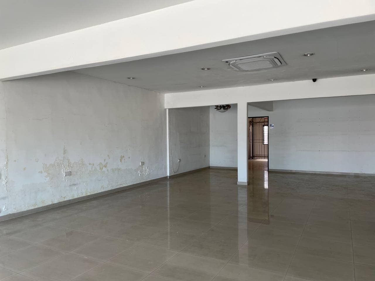 Double Storey Shoplot - Intermediate Taman Century – photo 1