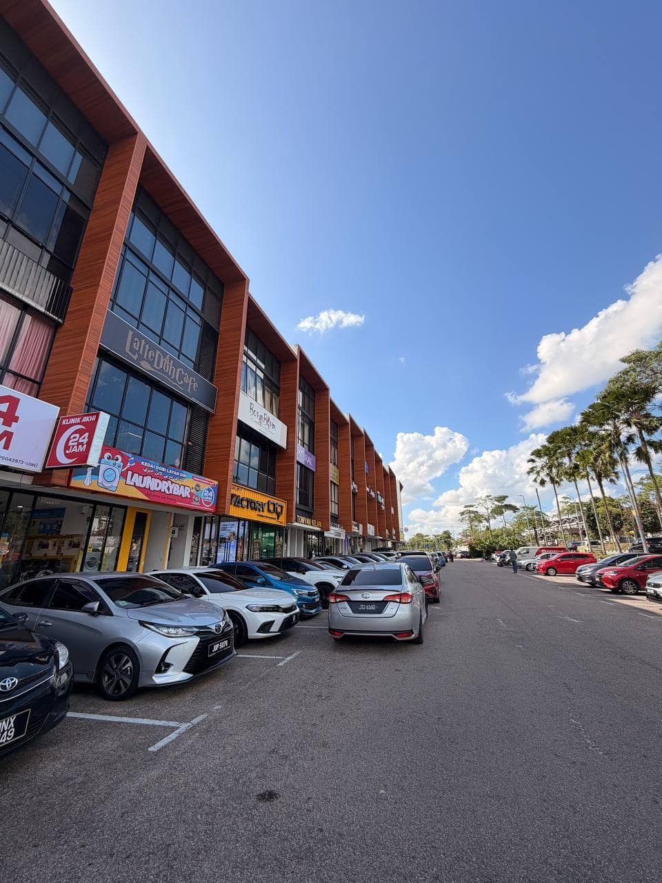 3 Storey Shoplot Business Boulevard, Damansara Aliff – photo 1