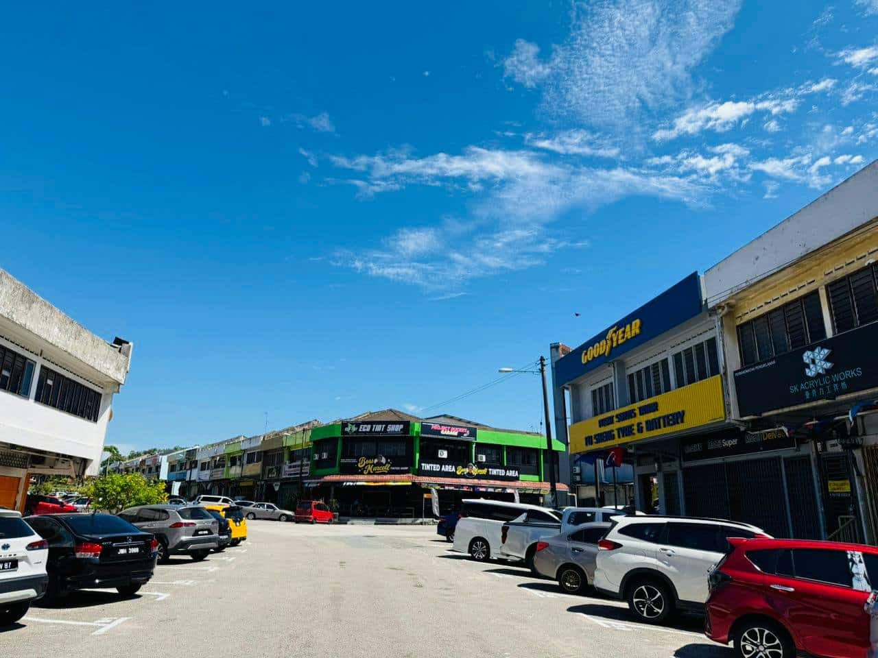 3-Storey Shop House Jalan Ros Merah 2/5