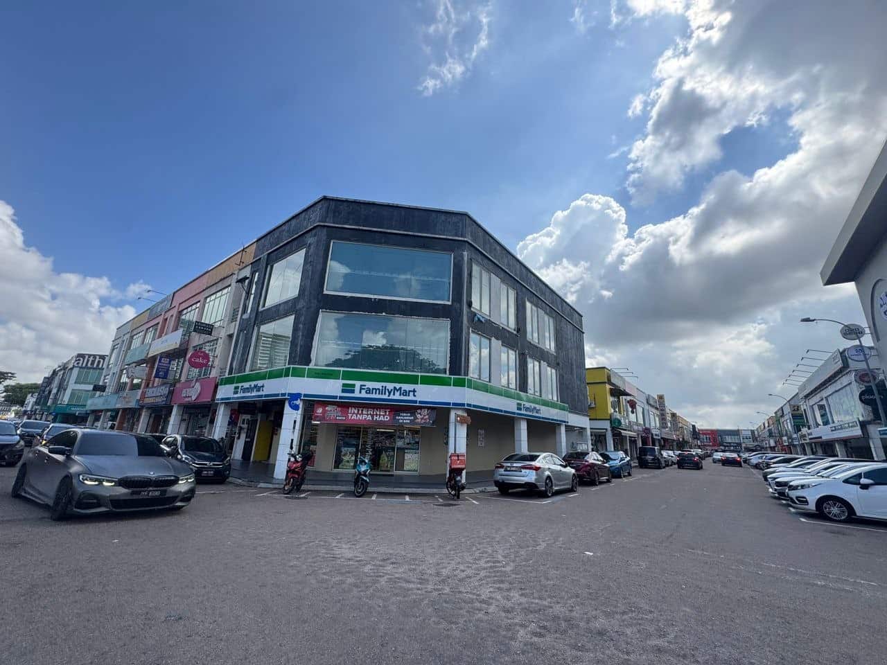 Corner lot Nusa Bestari