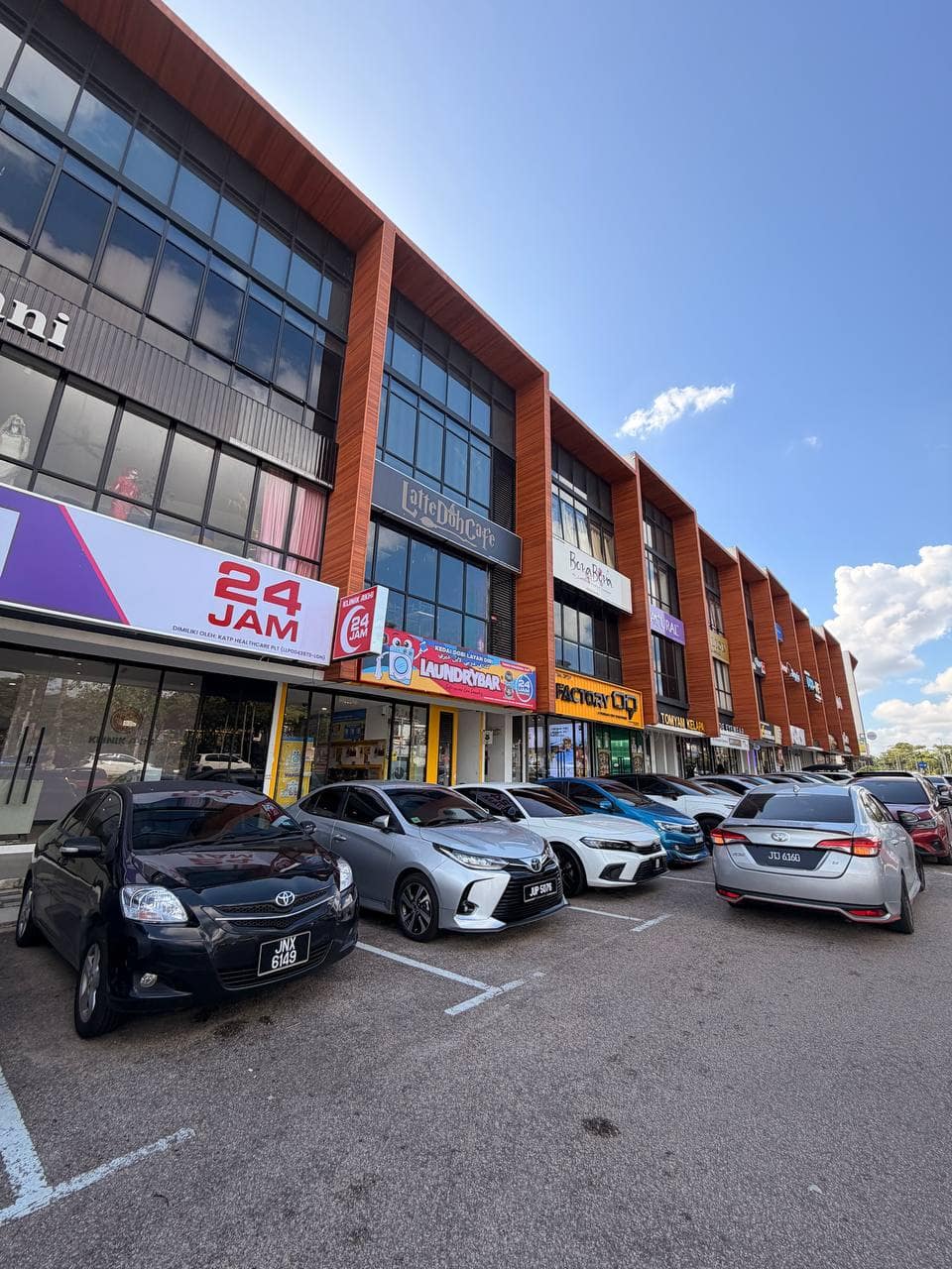 3 Storey Shoplot Business Boulevard, Damansara Aliff – photo 1