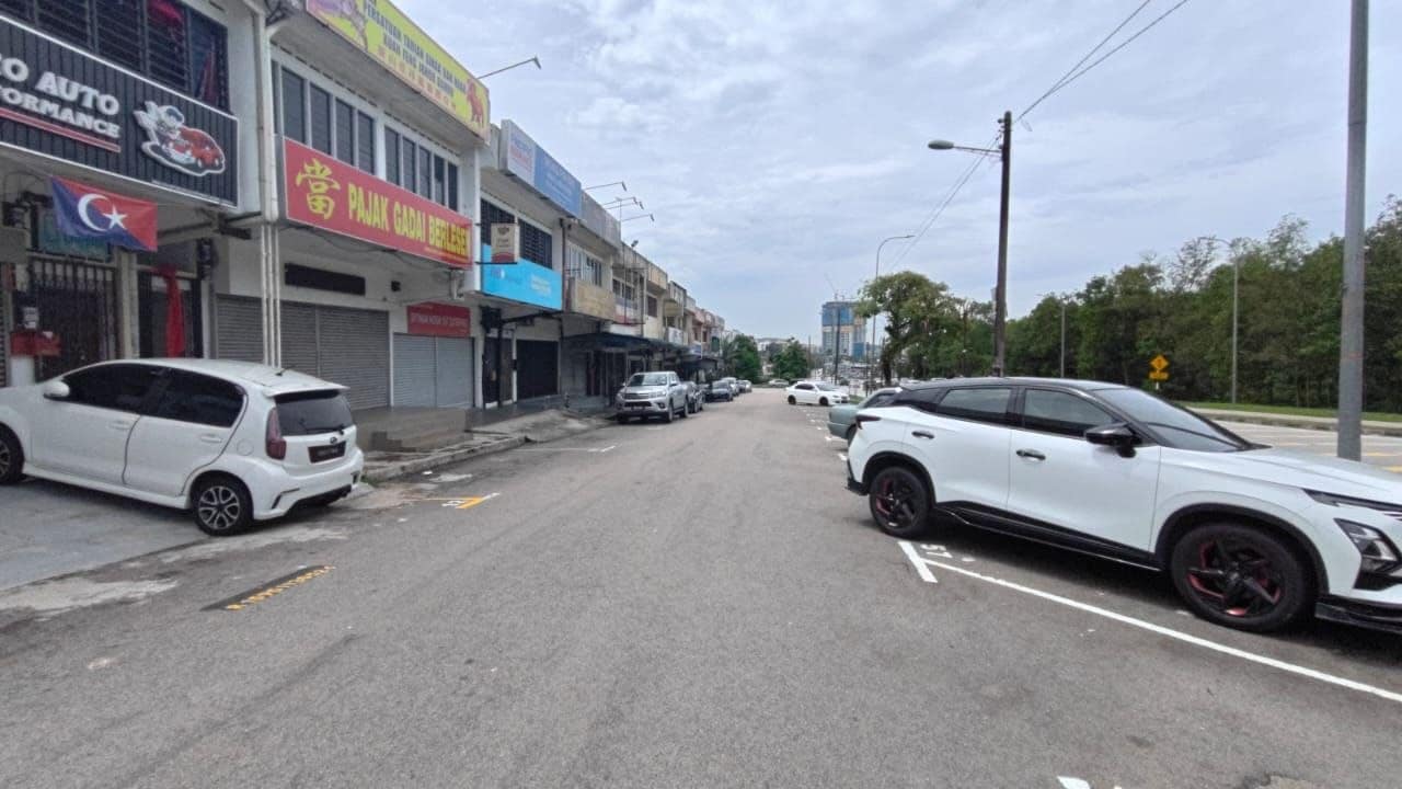 2 Storey Shop-lot Intermediate Unit Jalan Ros Merah, Johor Jaya – photo 1