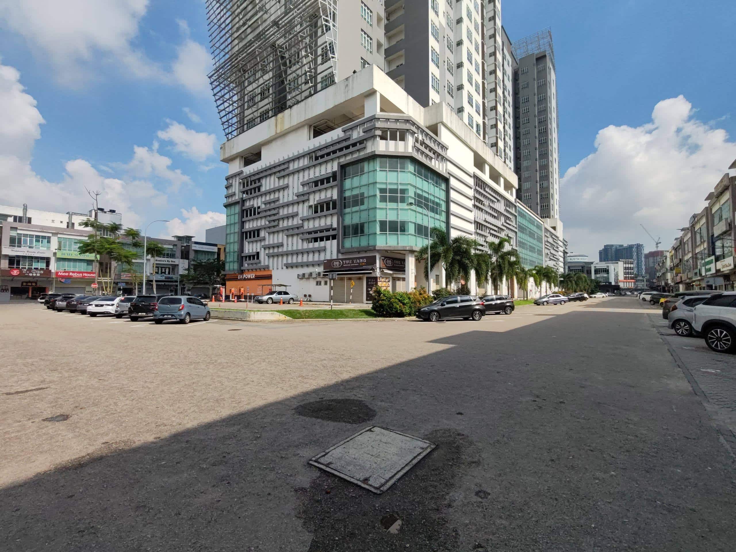 3 Storey Shoplot Jalan Austin Height 8/x