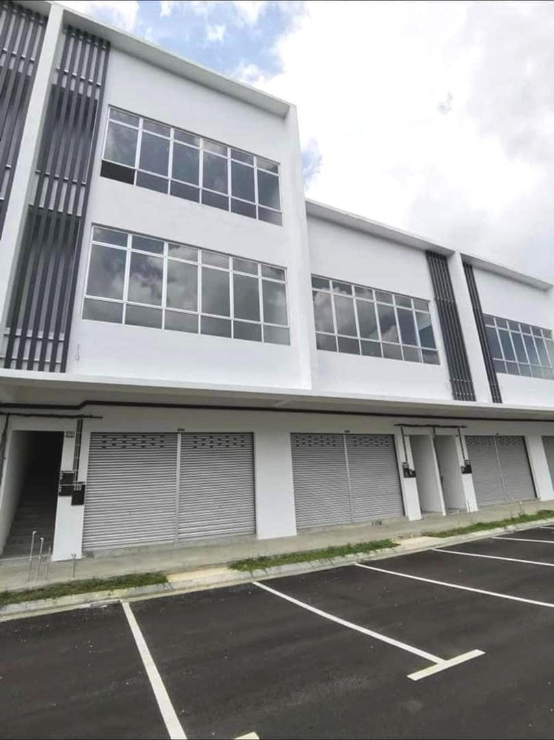 3 Storey Commercial Shoplot Jalan Alam 3 – photo 1