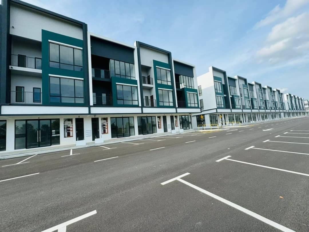 3 Storey Shoplot Emerald Business Park – photo 1