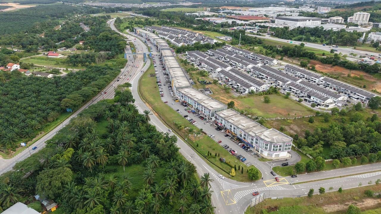 3-Storey Commercial Shoplot Taman Scientex Utama – photo 1