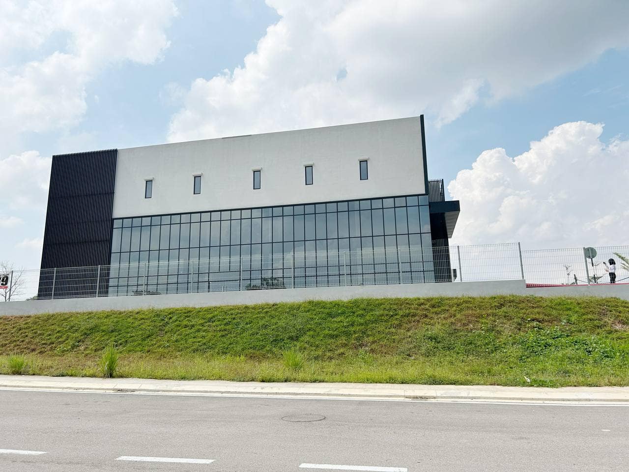 Single Storey Detached Factory Impian Emas – photo 1