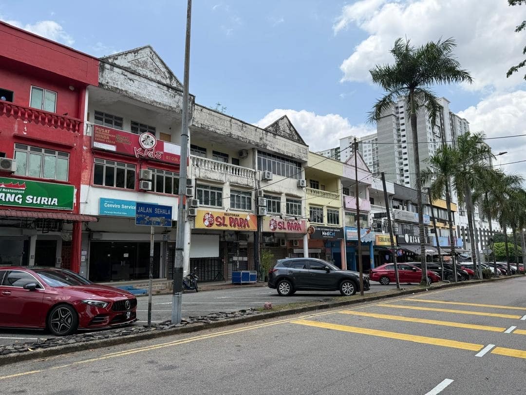 3-Storey Shop Taman Suria – photo 1