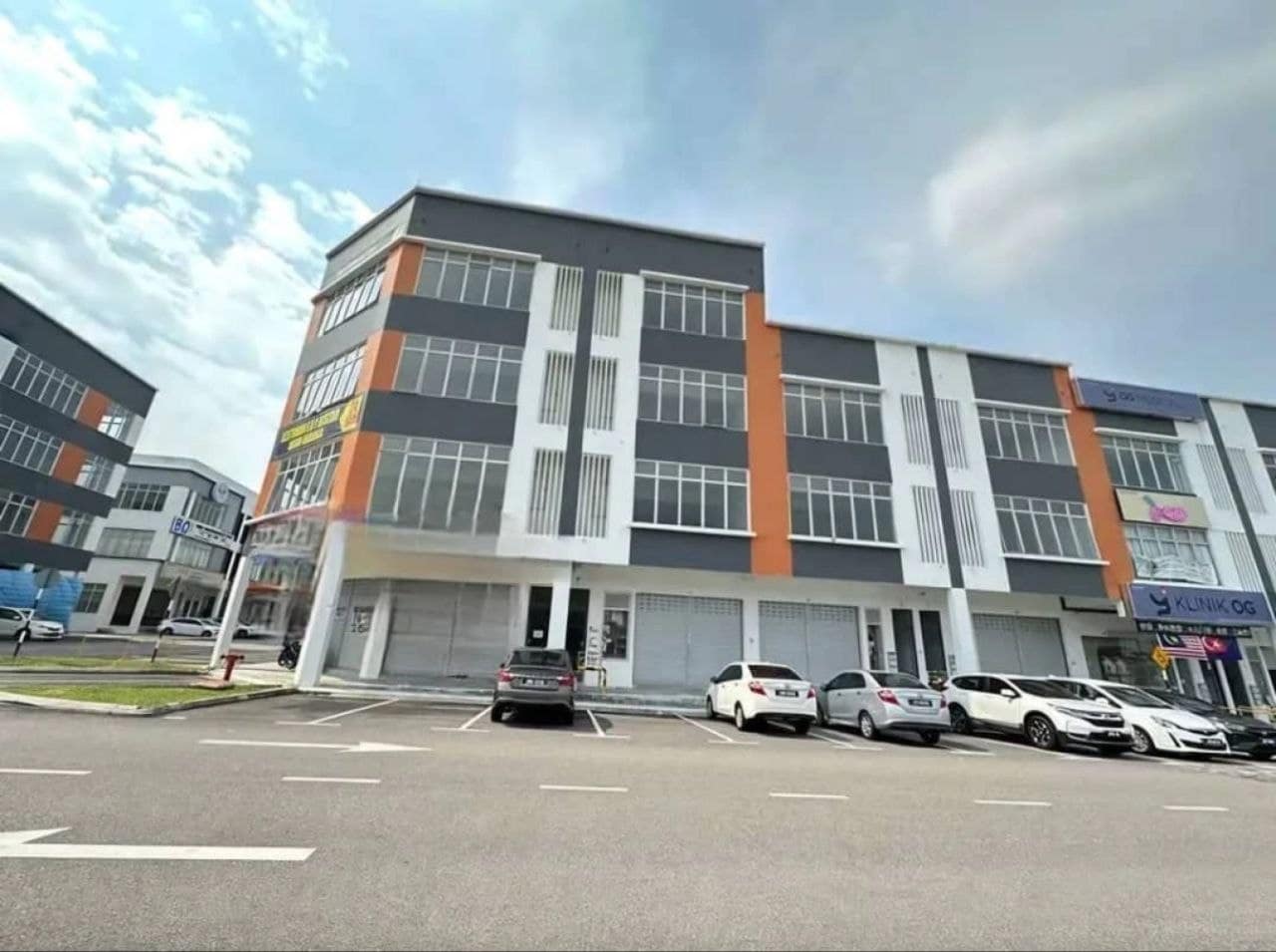 4-Storey Shoplot Bandar Jaya Putra – photo 1