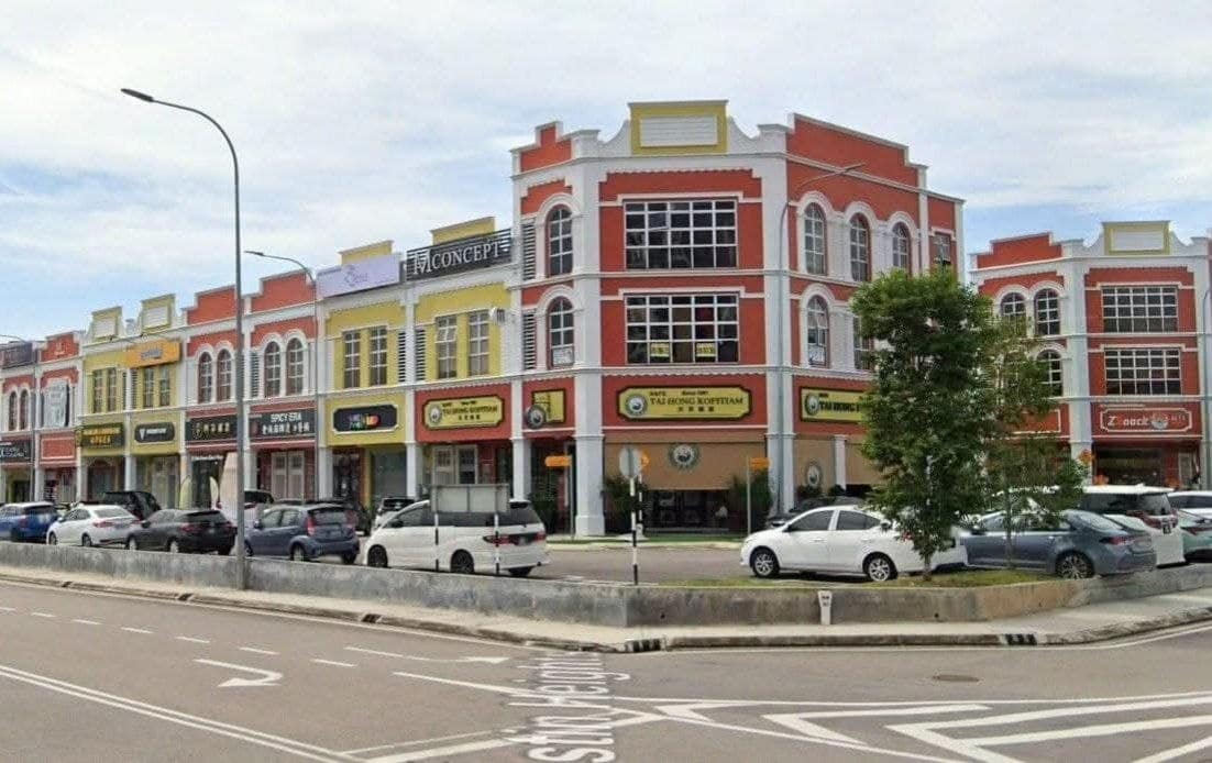 3-Storey Shoplot Taman Austin Heights – photo 1