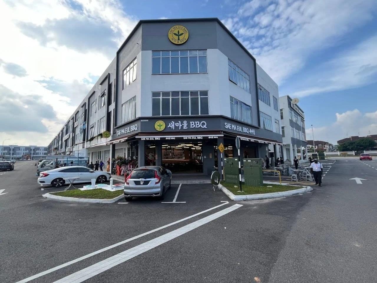 3-Storey Shoplot Austin Crest @ Emerald Business Hub – photo 1
