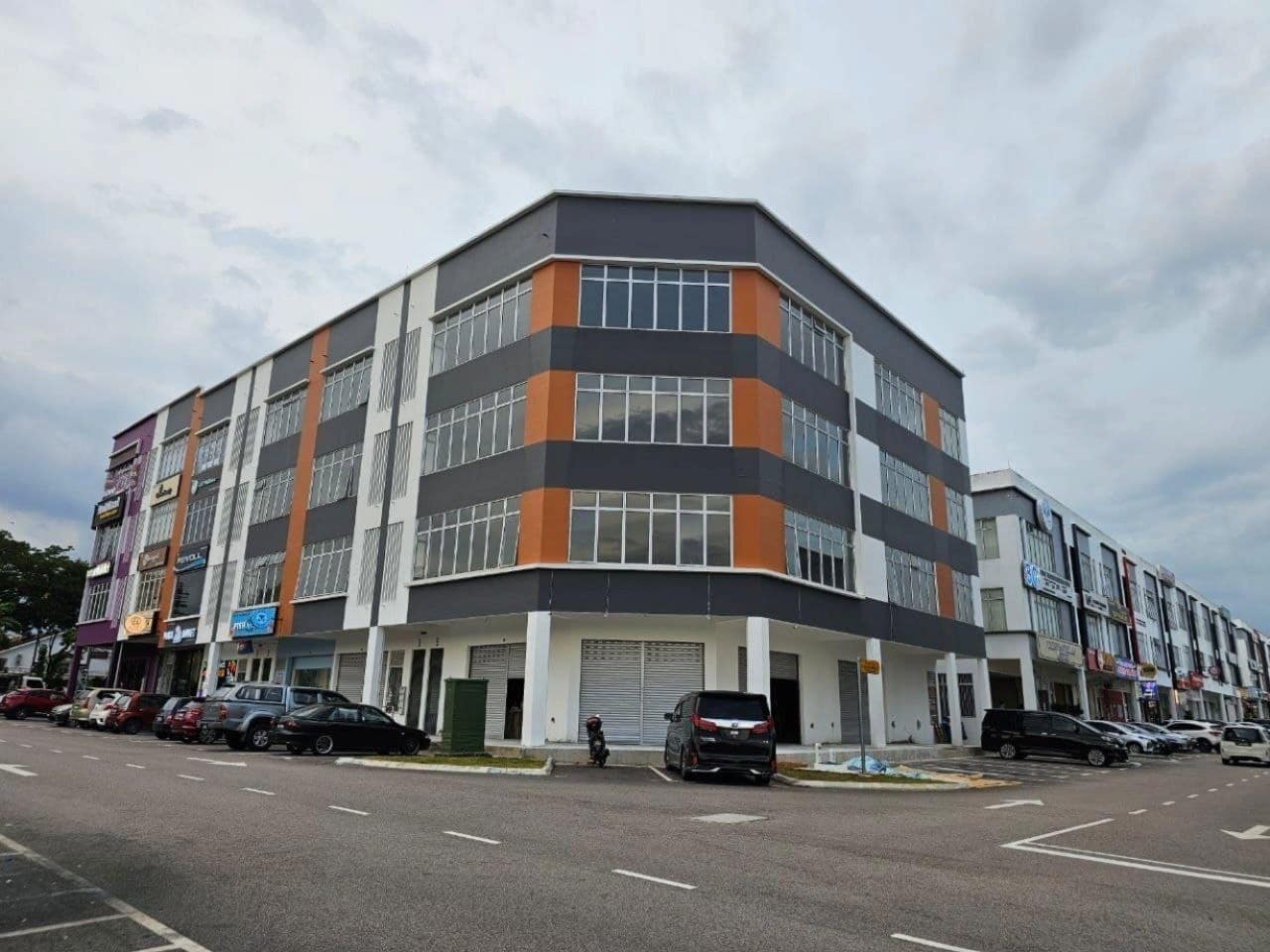 4 Storey Shoplot Jalan Jaya Putra 7 – photo 1