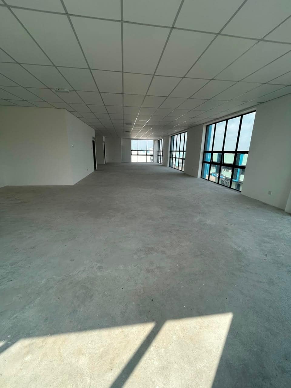 3-Storey Shoplot Pekan Nanas – photo 1