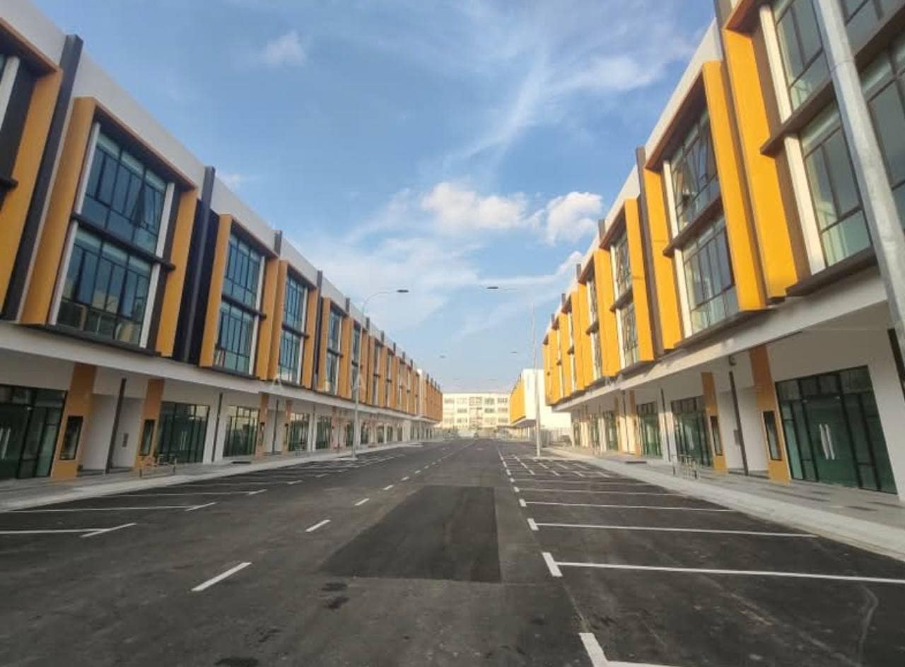 3-Storey Shop Permas Avenue – photo 1