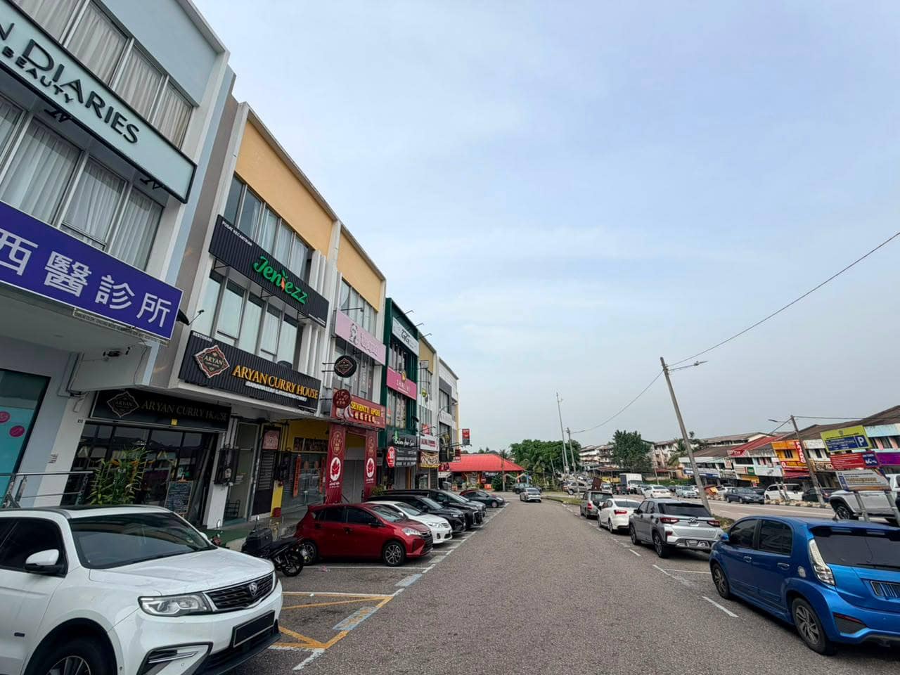 3-Storey Terrace Shop Lot Jalan Pendekar Tun Aminah – photo 1