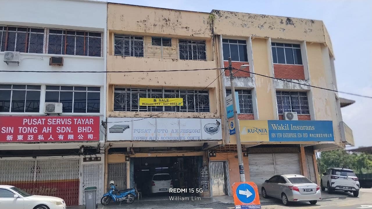 3-Storey Shophouse Kota Tinggi Town – photo 1