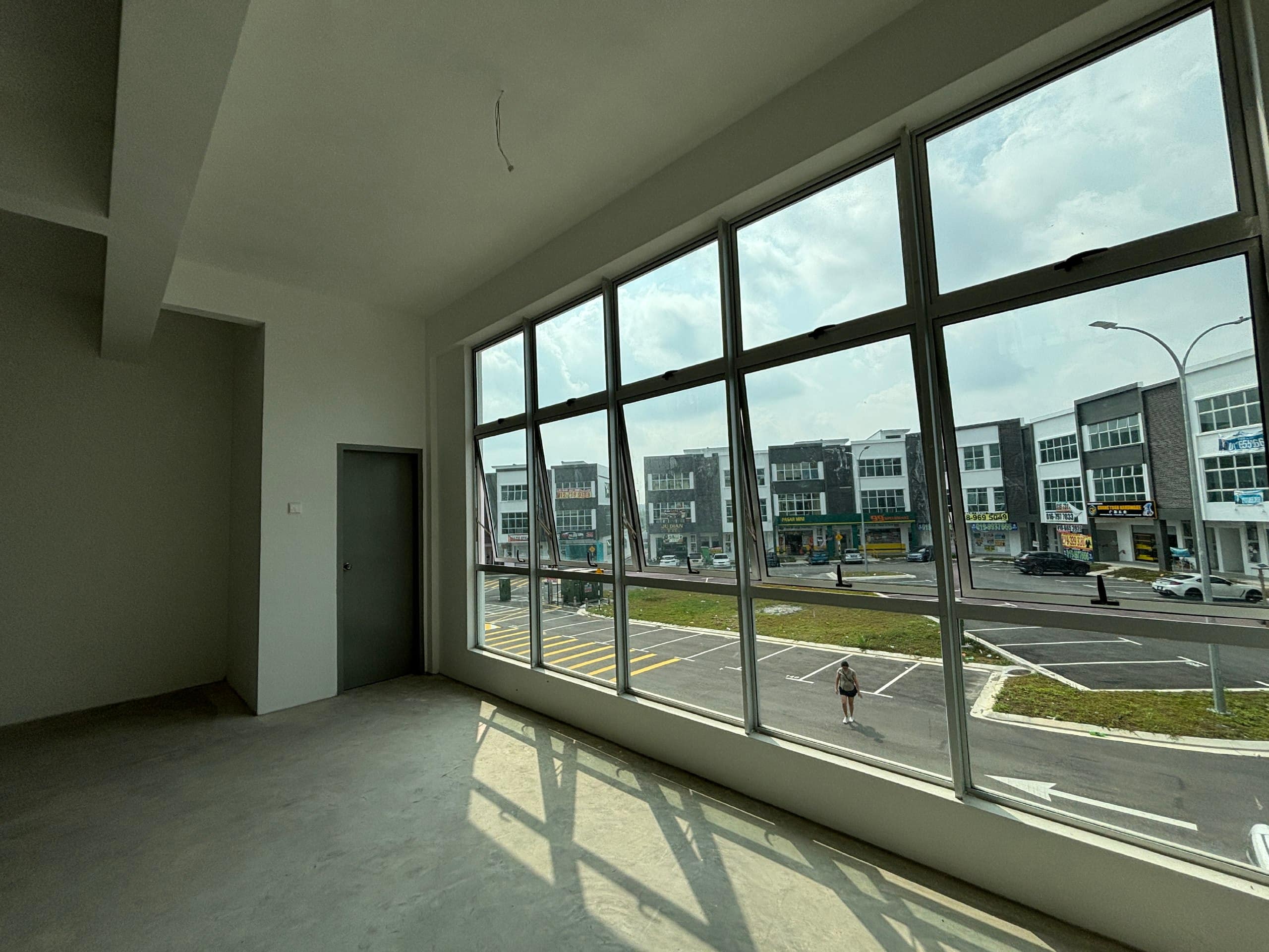 3-Storey Shop-Office Taman Puncak Tropicana – photo 1