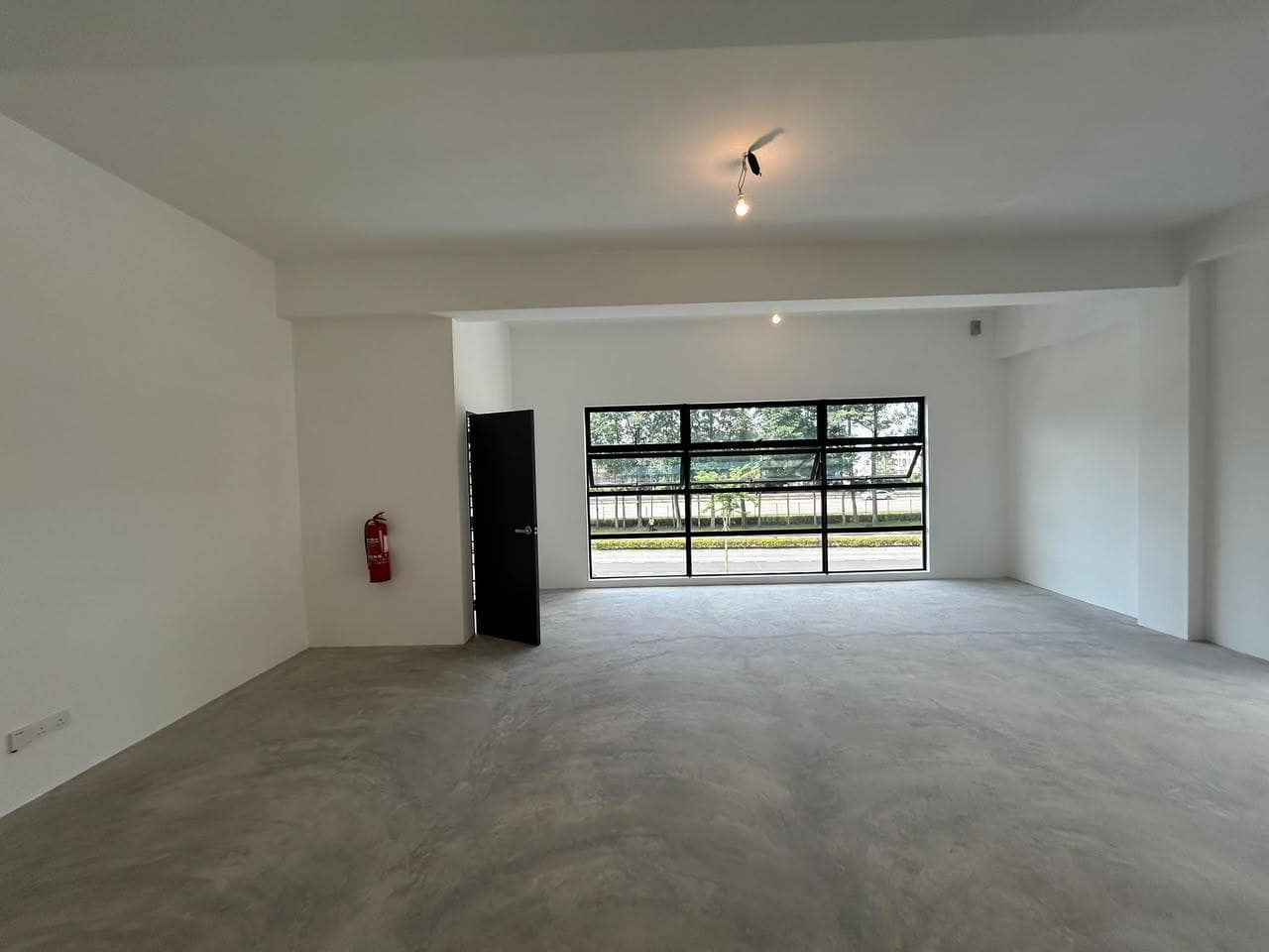 Three Storey Shop Endlot Horizon Square – photo 1