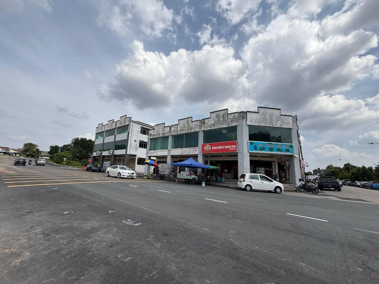 3-Storey Shop Lot Taman Melawati โ photo 1