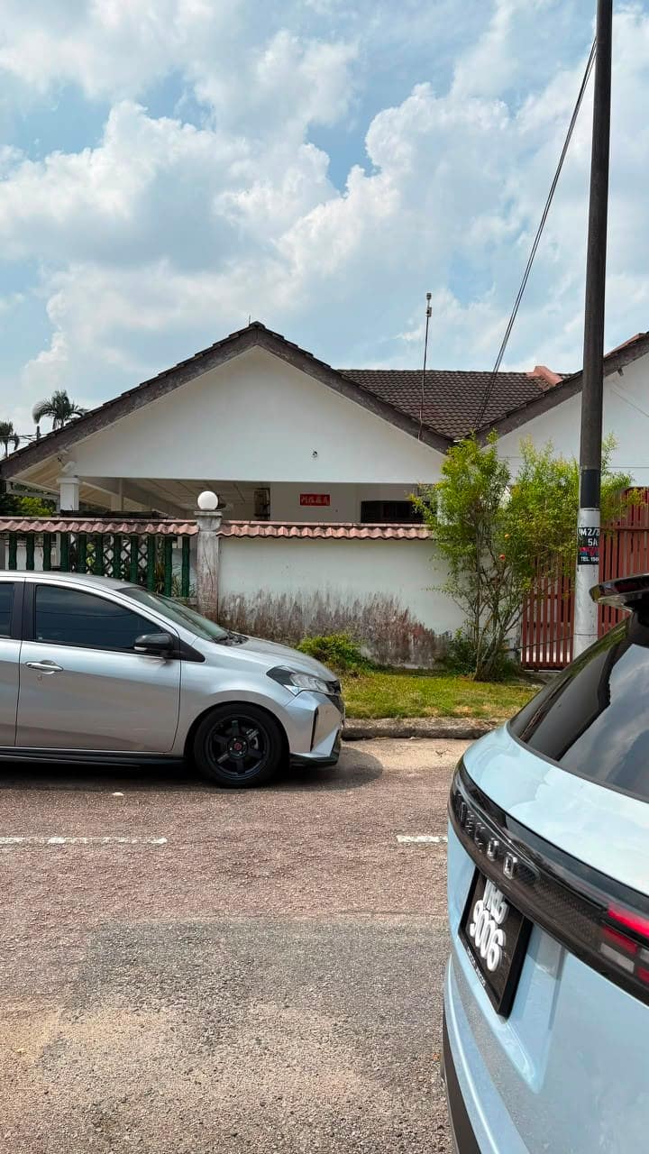 1.5-Storey Intermediate House Taman Molek – photo 1