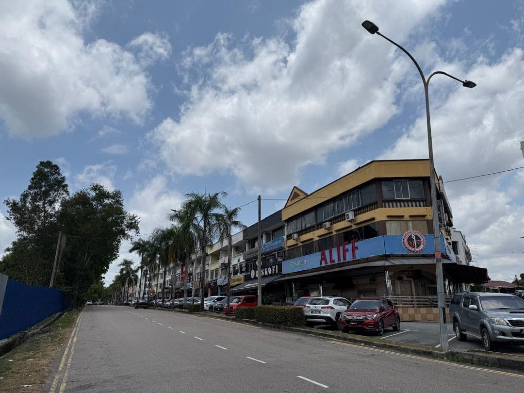 3-Storey Shoplot Taman Suria – photo 1