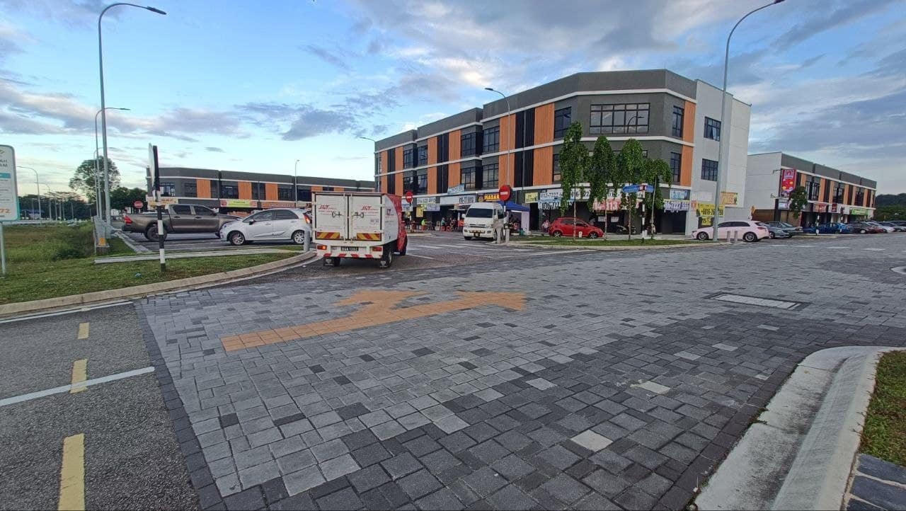 3-Storey Shop Office Gerbang Nusajaya Aspira Square – photo 1