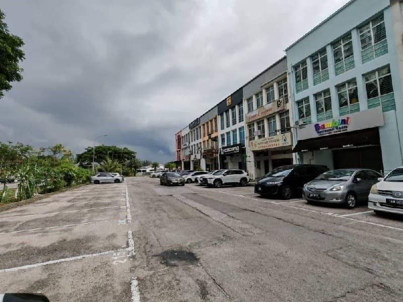 3-Storey Shoplot Taman Mount Austin – photo 1