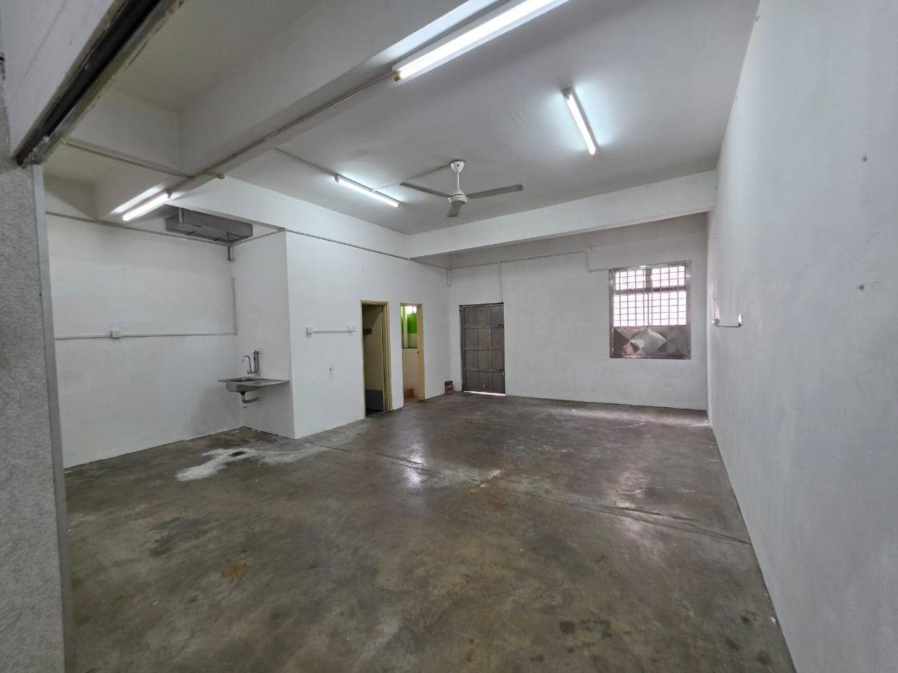 Ground Floor Shoplot Taman Austin Perdana โ photo 1