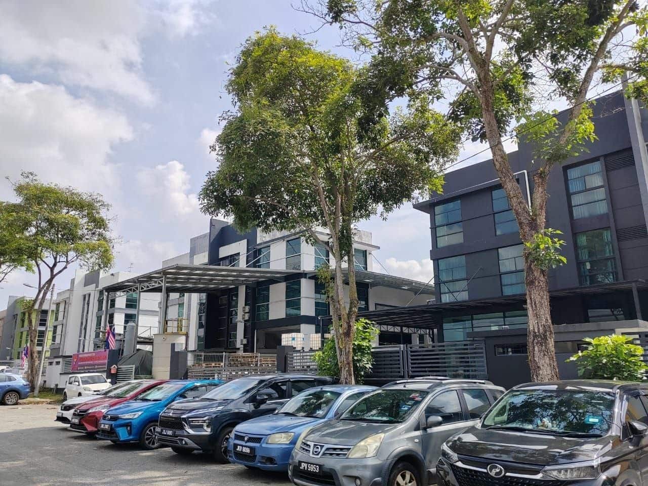 2.5 Storey Cluster Factory Mutiara Emas