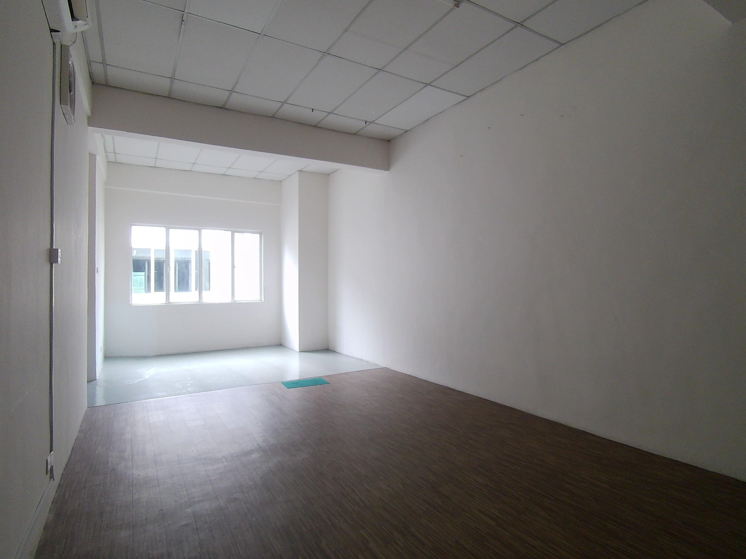 3 Storey Shop-Office with Mezzanine Danga Utama Commercial Centre – photo 1