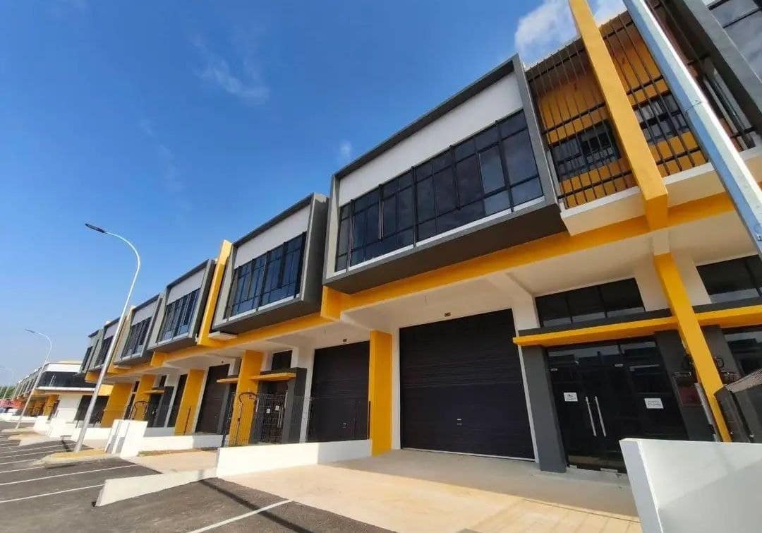 1.5 Storey Terrace Factory Empire Park – photo 1