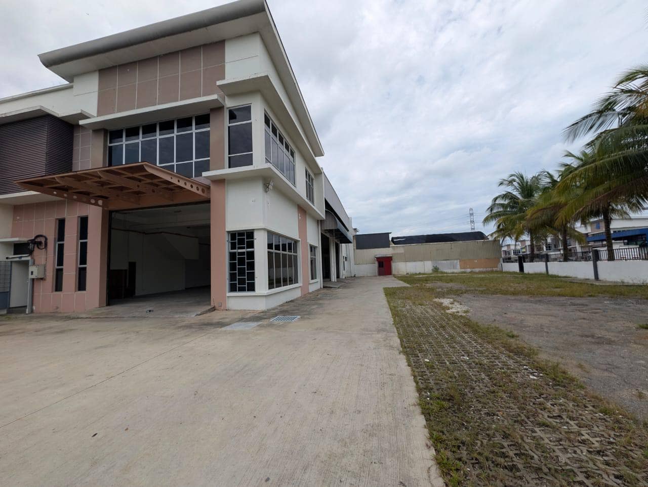 1.5 Storey Cluster Factory Corner Lagenda Industrial Park – photo 1