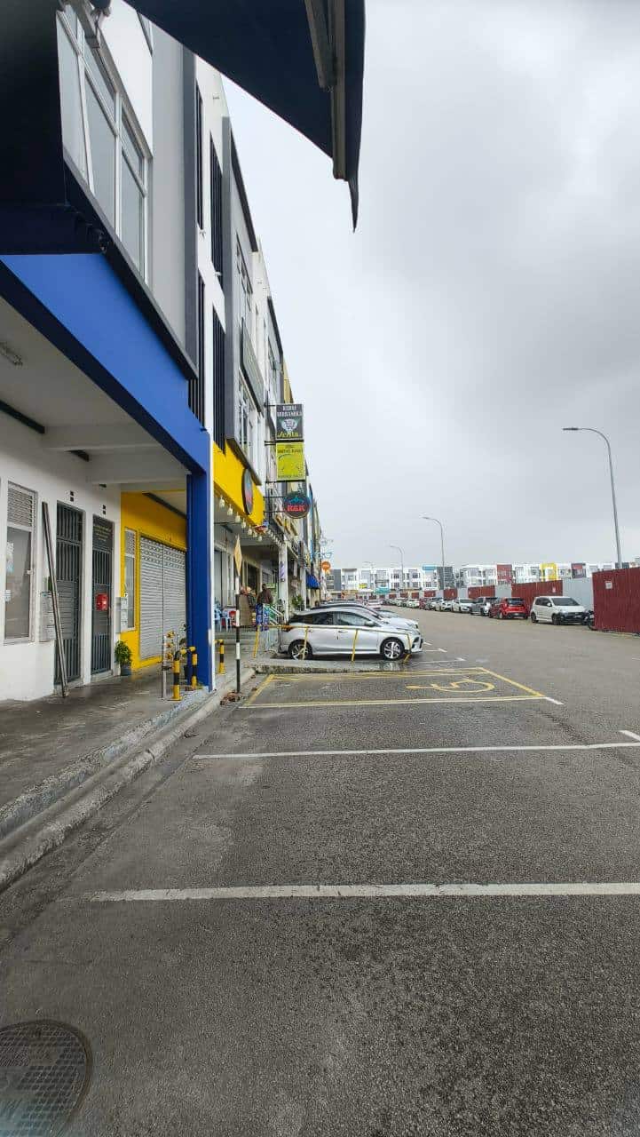 3 Storey Shop Lot Austin Crest