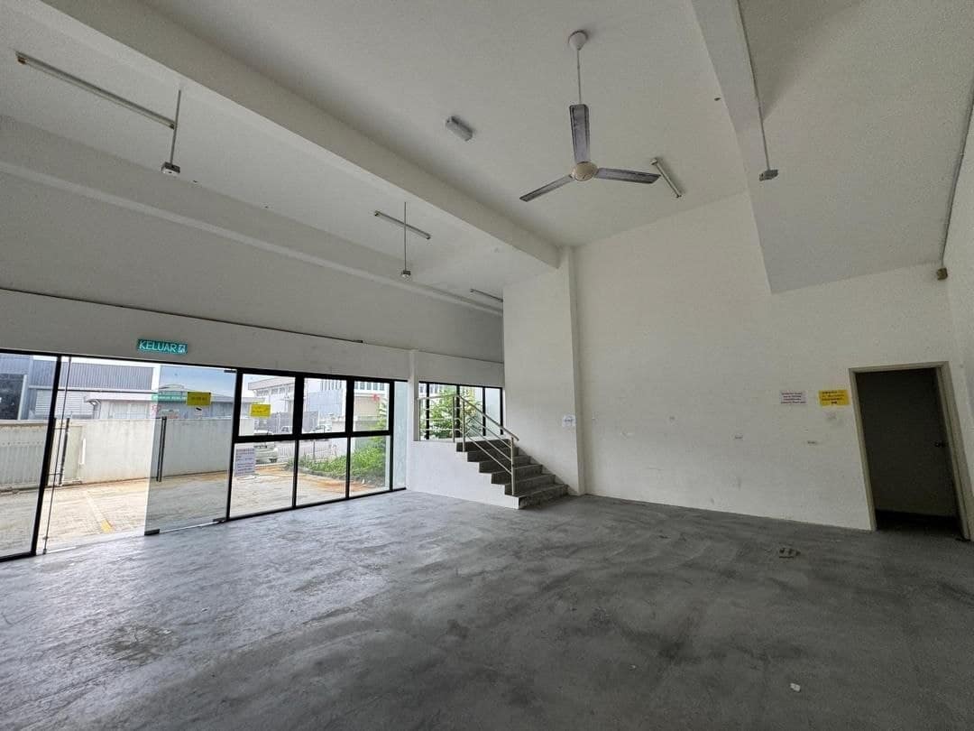 1.5-Storey Semi-Detached Factory Frontier Industrial Park – photo 1
