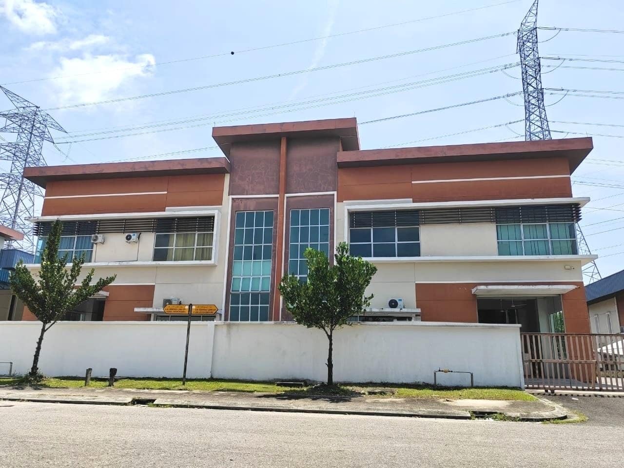 1.5-Storey Semi-Detached Factory Tiong Nam Industrial Park @ Kempas Lama – photo 1