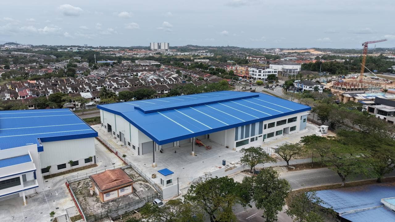 Single Storey Detached Factory with 2 Storey Office Desa Cemerlang – photo 1