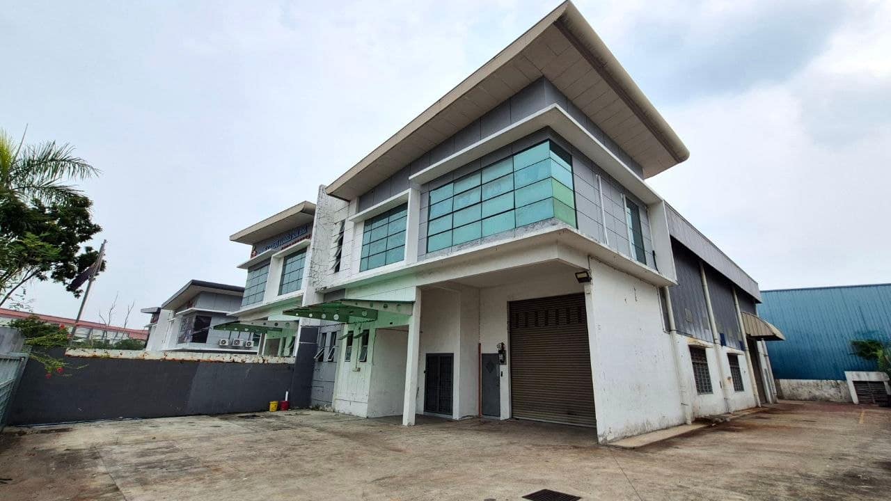 1.5 Storey Semi-Detached Factory Kempas Utama Industrial Park – photo 1