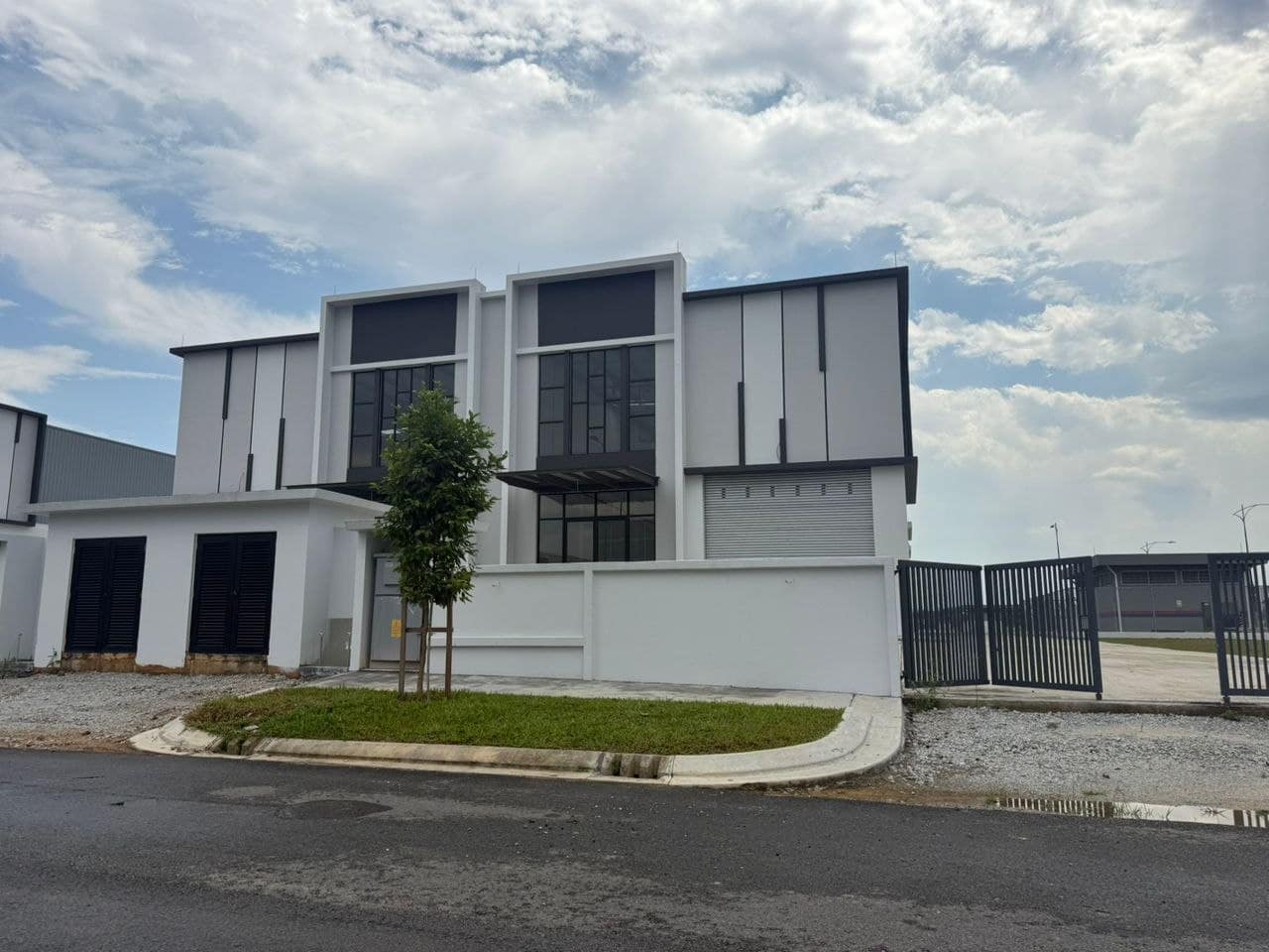 Corner Cluster For Sale
Listed Date : 21/9/2026
… – photo 1