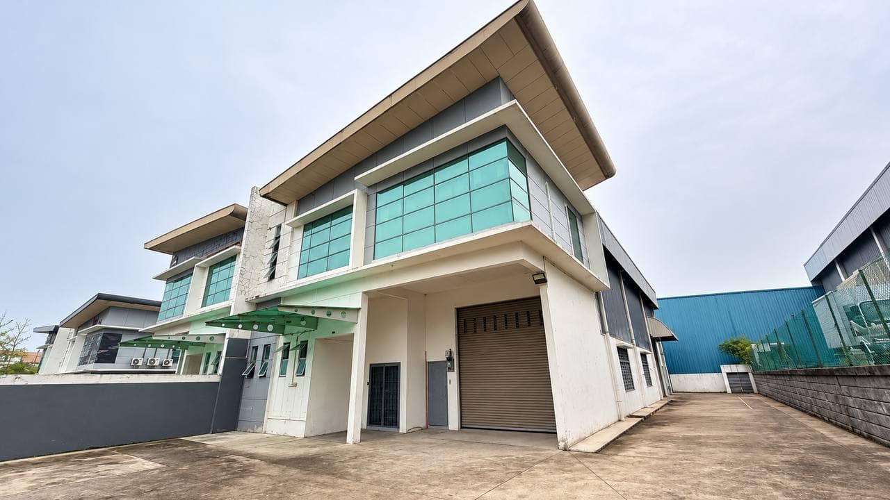 Single Storey Semi-D Factory with Mezzanine Office Kempas Utama Industrial Park – photo 1
