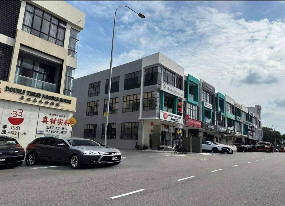3-Storey Shoplot Indah Prime 1, Bukit Indah – photo 1